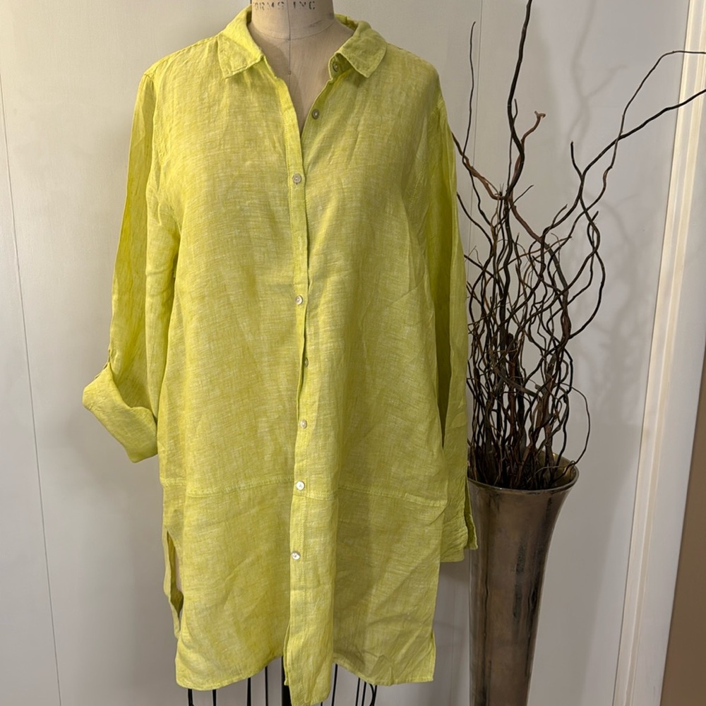 Tahari Linen long sleeve button down tunic in lime green